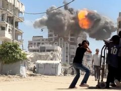 10 إصابات إحداها خطيرة بغارة إسرائيلية غربي مدينة غزة