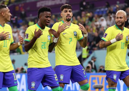 المنتخب البرازيلي يتأهل إلى ثمن نهائي كأس العالم بعد التغلب على نظيره الياباني
