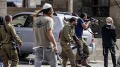 مستوطنون يعتدون على مواطن ويرشونه بغاز الفلفل في بيتا جنوب نابلس