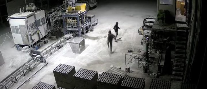 مستوطنون يعتدون على حارس في المنطقة الصناعية ببيتا ويرشونه بغاز الفلفل