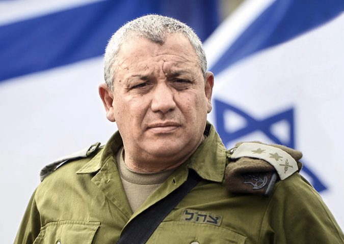 آيزنكوت: اقترحت تحالفًا ثلاثيًا مع بينيت ولابيد لكنه لم يرَ النور