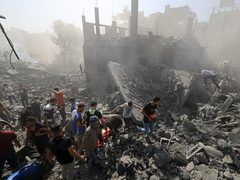 8 شهداء وعشرات الجرحى في غارات للاحتلال على قطاع غزة