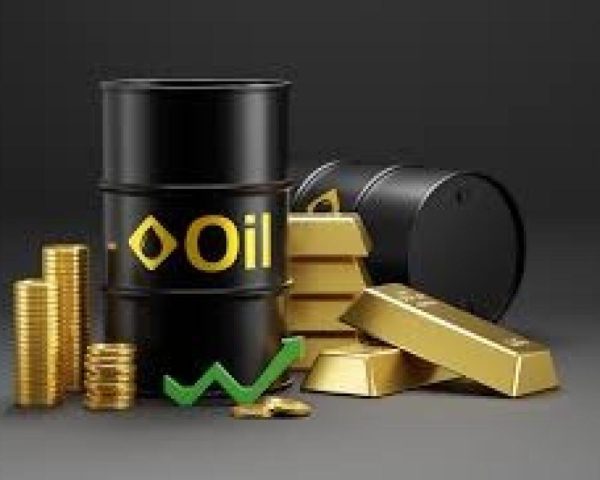 انخفاض أسعار الذهب وارتفاع النفط