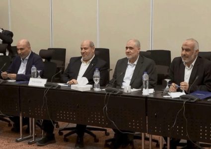حماس: وفد تفاوضي يصل القاهرة لمتابعة اتفاق وقف إطلاق النار