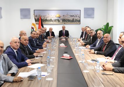 الشيخ يبحث مع الغرف التجارية تداعيات الأزمة الاقتصادية على حياة المواطنين