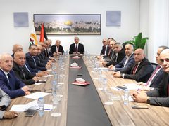 الشيخ يبحث مع الغرف التجارية تداعيات الأزمة الاقتصادية على حياة المواطنين