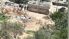 اقتحام قوات الاحتلال حي الكسارات المحاذي لمخيم قلنديا شمال #القدس المحتلة.