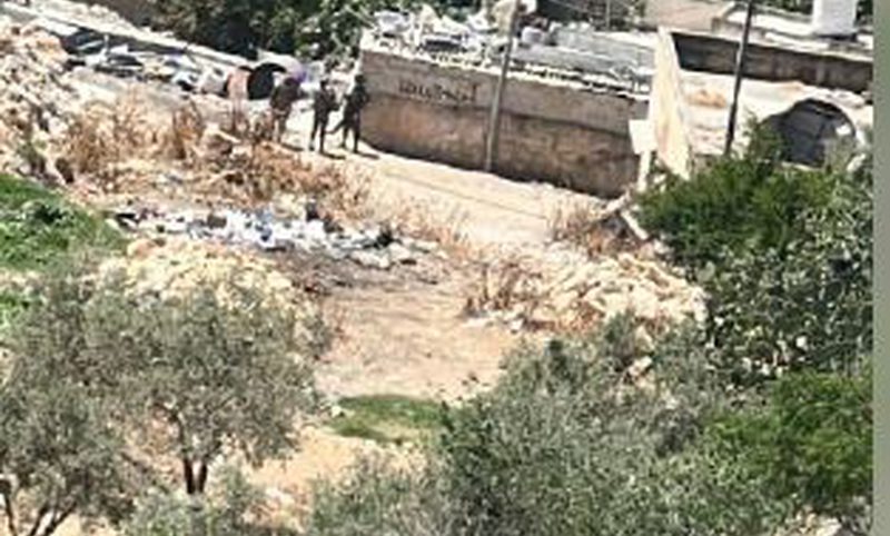 اقتحام قوات الاحتلال حي الكسارات المحاذي لمخيم قلنديا شمال #القدس المحتلة.