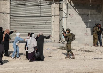 بين المعتقلين 5 سيدات وصحفي.. الاحتلال يعتقل 20 فلسطينياً في الضفة