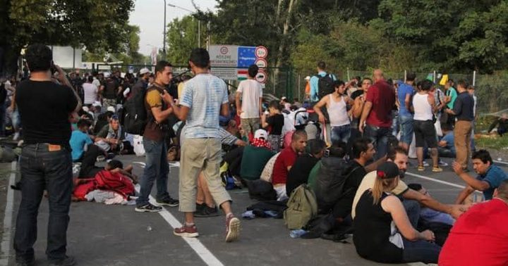 أبو لبن تتفقد أوضاع اللاجئين الفلسطينيين في مركز إيواء بالبوسنة والهرسك