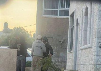 مستوطنون يهاجمون قرية دير جرير شرق رام الله