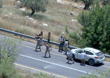 3 إصابات خلال هجوم للمستوطنين على أم صفا شمال غرب رام الله