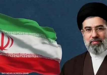 غياب مجتبى خامنئي يثير التساؤلات لليوم الثاني خلال مراسم تشييع والده في طهران