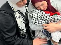الآن .. من المستشفى الاستشاري، حيث أعلن الأطباء عن استشهاد الطفل الرضيع أحمد معروف زيد، بعد أن منعت قوات الاحـ ـتلال نقله إلى المستشفى لأكثر من ساعة عبر الحاجز العسكري المقام على مدخل قرية دير عمار.