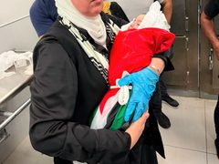 الآن .. من المستشفى الاستشاري، حيث أعلن الأطباء عن استشهاد الطفل الرضيع أحمد معروف زيد، بعد أن منعت قوات الاحـ ـتلال نقله إلى المستشفى لأكثر من ساعة عبر الحاجز العسكري المقام على مدخل قرية دير عمار.