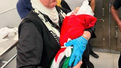 الآن .. من المستشفى الاستشاري، حيث أعلن الأطباء عن استشهاد الطفل الرضيع أحمد معروف زيد، بعد أن منعت قوات الاحـ ـتلال نقله إلى المستشفى لأكثر من ساعة عبر الحاجز العسكري المقام على مدخل قرية دير عمار.