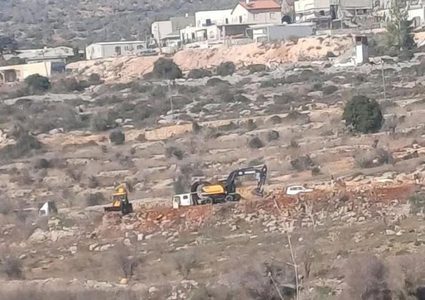 الاحتلال يجرف أراضي في اللبن الشرقية جنوب نابلس