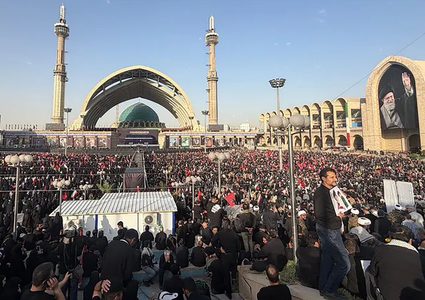 بدء مراسم تشييع علي خامنئي في طهران وسط حضور جماهيري واسع
