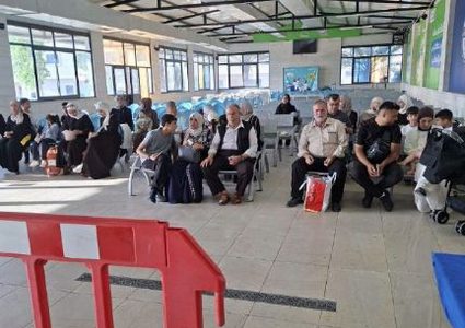 معبر الكرامة يشهد منذ ساعات الصباح حركة تنقل نشطة في كلا الاتجاهين، تزامنًا مع مغادرة دفعة محدودة من المعتمرين.