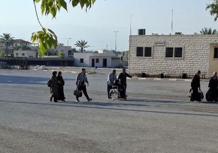 معبر الكرامة يشهد منذ ساعات الصباح حركة تنقل نشطة في كلا الاتجاهين، تزامنًا مع مغادرة دفعة محدودة من المعتمرين.