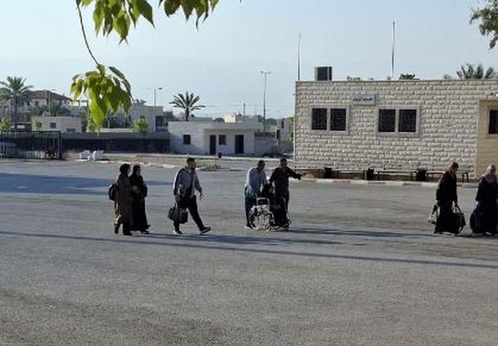 معبر الكرامة يشهد منذ ساعات الصباح حركة تنقل نشطة في كلا الاتجاهين، تزامنًا مع مغادرة دفعة محدودة من المعتمرين.
