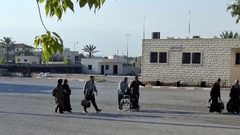 معبر الكرامة يشهد منذ ساعات الصباح حركة تنقل نشطة في كلا الاتجاهين، تزامنًا مع مغادرة دفعة محدودة من المعتمرين.