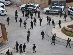 الاحتلال يقتحم جبل المكبر ويوزع أوامر هدم ومخالفات ويشدد إجراءاته في كفر عقب