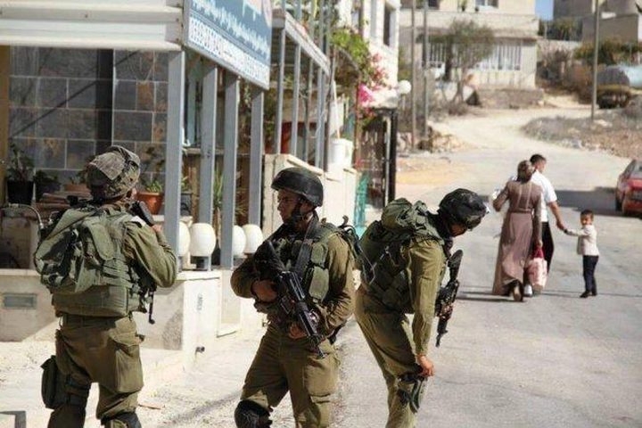 الاحتلال يقتحم قلقيلية وكفر ثلث ويعتقل شابًا ويقيم حاجزًا شرق المحافظة