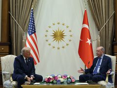 ترامب يعلن رفع عقوبات 2020 عن تركيا ويبدي استعداده لبيعها مقاتلات إف-35