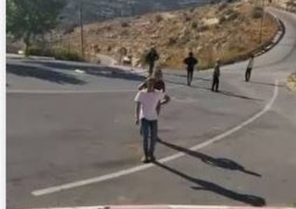 أهالي اللبن الشرقية يُفشلون اعتداءً لمستوطنين ويعيدون فتح طريق شرق سلفيت