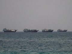 الدوحة تستدعي نائب سفير إيران احتجاجا على استهداف ناقلة قطرية