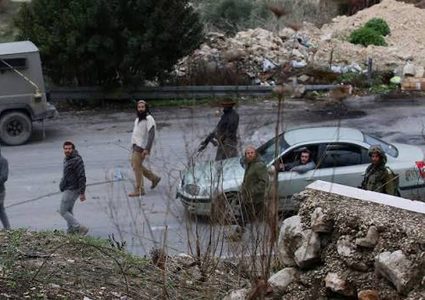 مستوطنون يعتدون على مواطنين جنوب نابلس