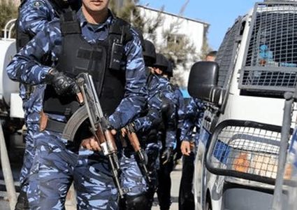 النيابة والشرطة تباشران إجراءات التحقيق بمقتل شاب في الخليل