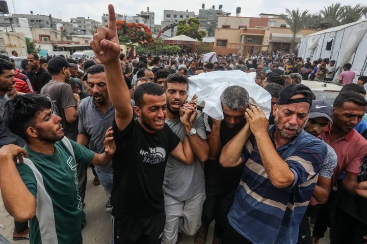 غزة تشييع عدد من شهداءها والاحتلال ينسف منازل بالزيتون