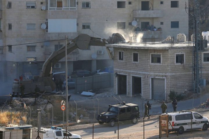 الاحتلال يهدم بناية سكنية في صور باهر جنوب شرق القدس