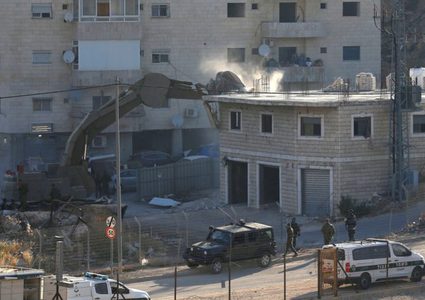 الاحتلال يهدم بناية سكنية في صور باهر جنوب شرق القدس
