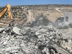 الاحتلال يهدم منزلًا في إذنا غرب الخليل