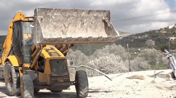 الاحتلال يخطر بهدم 8 منشآت تجارية قرب عرابة جنوب جنين