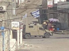 الاحتلال يداهم عدة منازل خلال اقتحامه مخيم العين غربي نابلس
