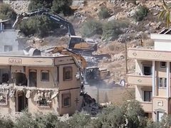 الاحتلال يهدم منزلا في بروقين غرب سلفيت