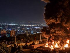 سماع دوي عدة انفجارات جنوب وشرق إيران والولايات المتحدة تنفي ضلوعها بالأمر