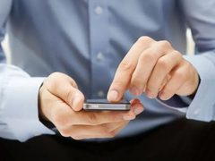 دراسة: استخدام الآباء المفرط للهواتف يهدد صحة الأبناء النفسية