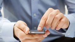 دراسة: استخدام الآباء المفرط للهواتف يهدد صحة الأبناء النفسية