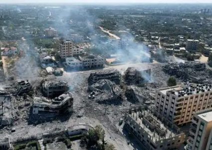 شهيد ومصابون إثر قصف الاحتلال مركبة غرب غزة