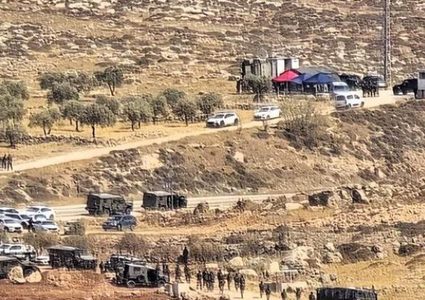 مستوطنون يتجمهرون على أطراف عدة قرى شرق وشمال غرب رام الله
