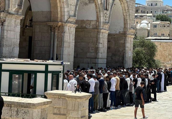 أكثر من 70 ألف مصلِّ أدّوا صلاة الجمعة في المسجد الأقصى المبارك.