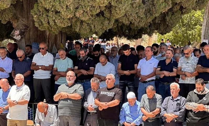أكثر من 70 ألف مصلِّ أدّوا صلاة الجمعة في المسجد الأقصى المبارك.