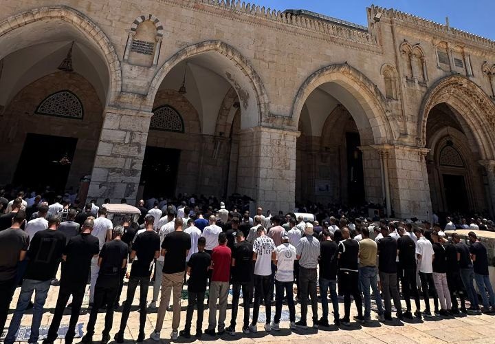 أكثر من 70 ألف مصلِّ أدّوا صلاة الجمعة في المسجد الأقصى المبارك.