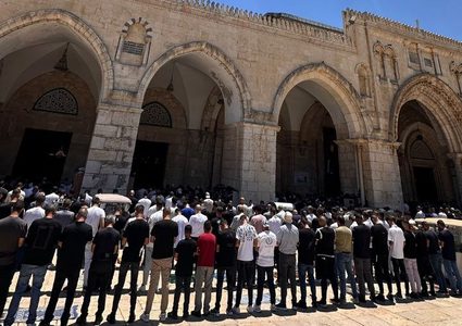 أكثر من 70 ألف مصلِّ أدّوا صلاة الجمعة في المسجد الأقصى المبارك.