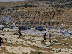 اصابات باعتداء المستوطنين في يطا